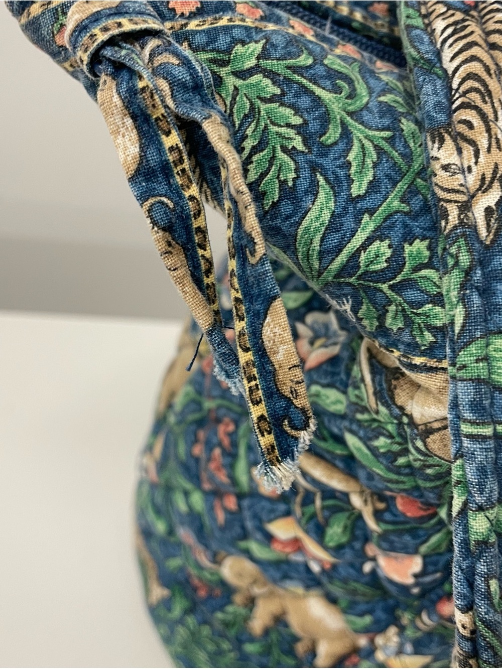 Vera Bradley Animal Kingdom Rare Navy Blue Floral Safari Quilted Tote Retired - Picture 4 of 11